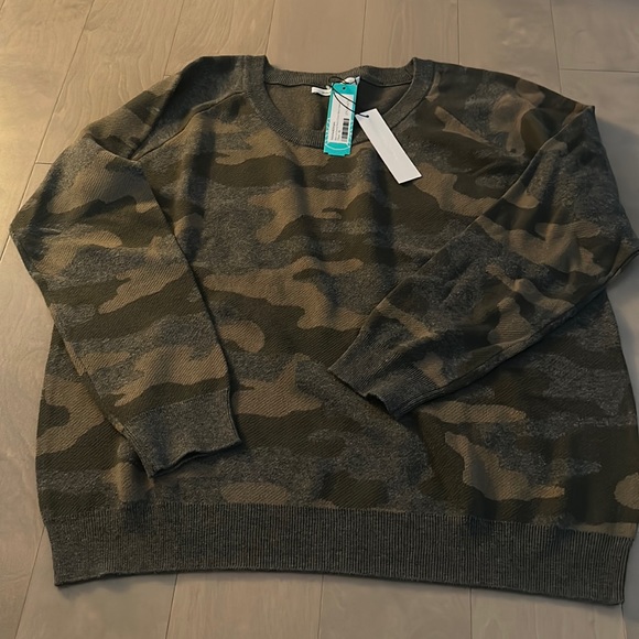BNWT camo knit sweater XL - Picture 1 of 3